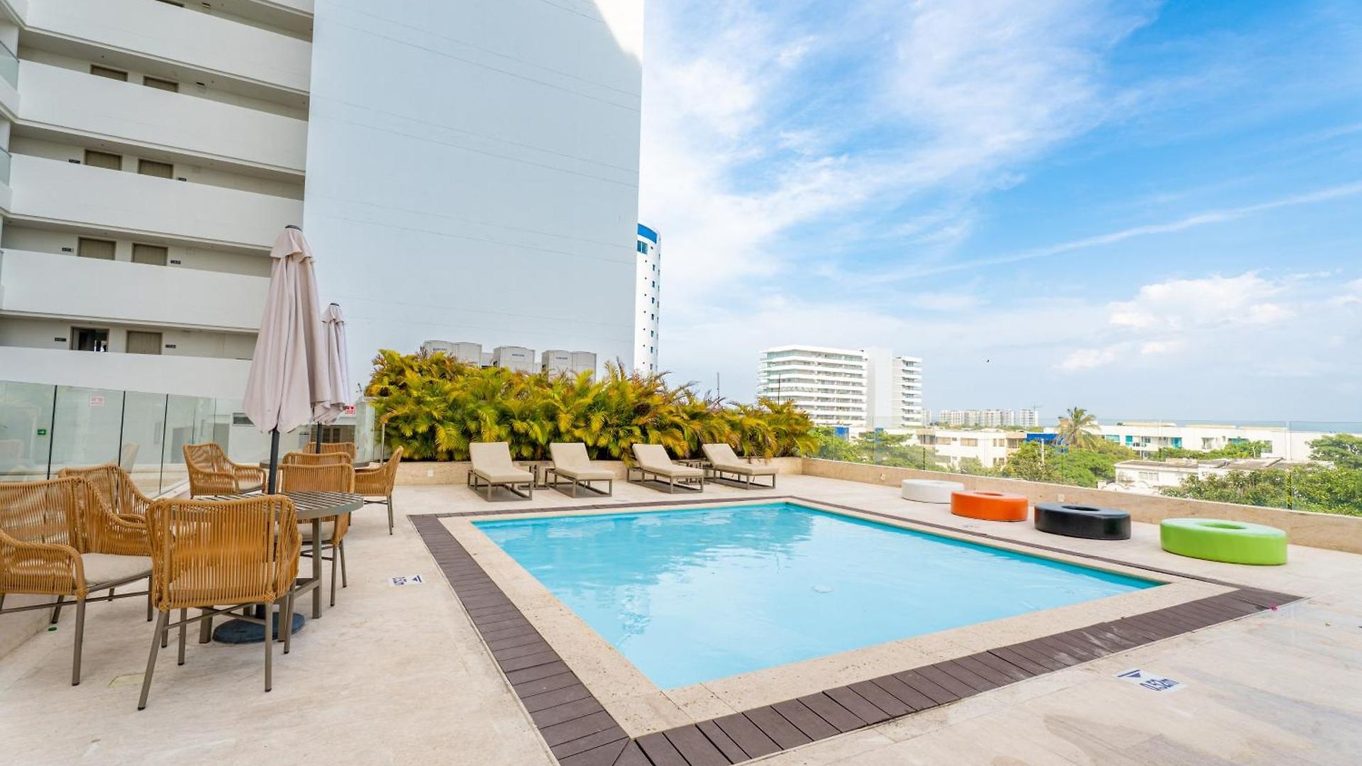 Con Vista Al Mar Cerca Del Aeropuerto Apartamento