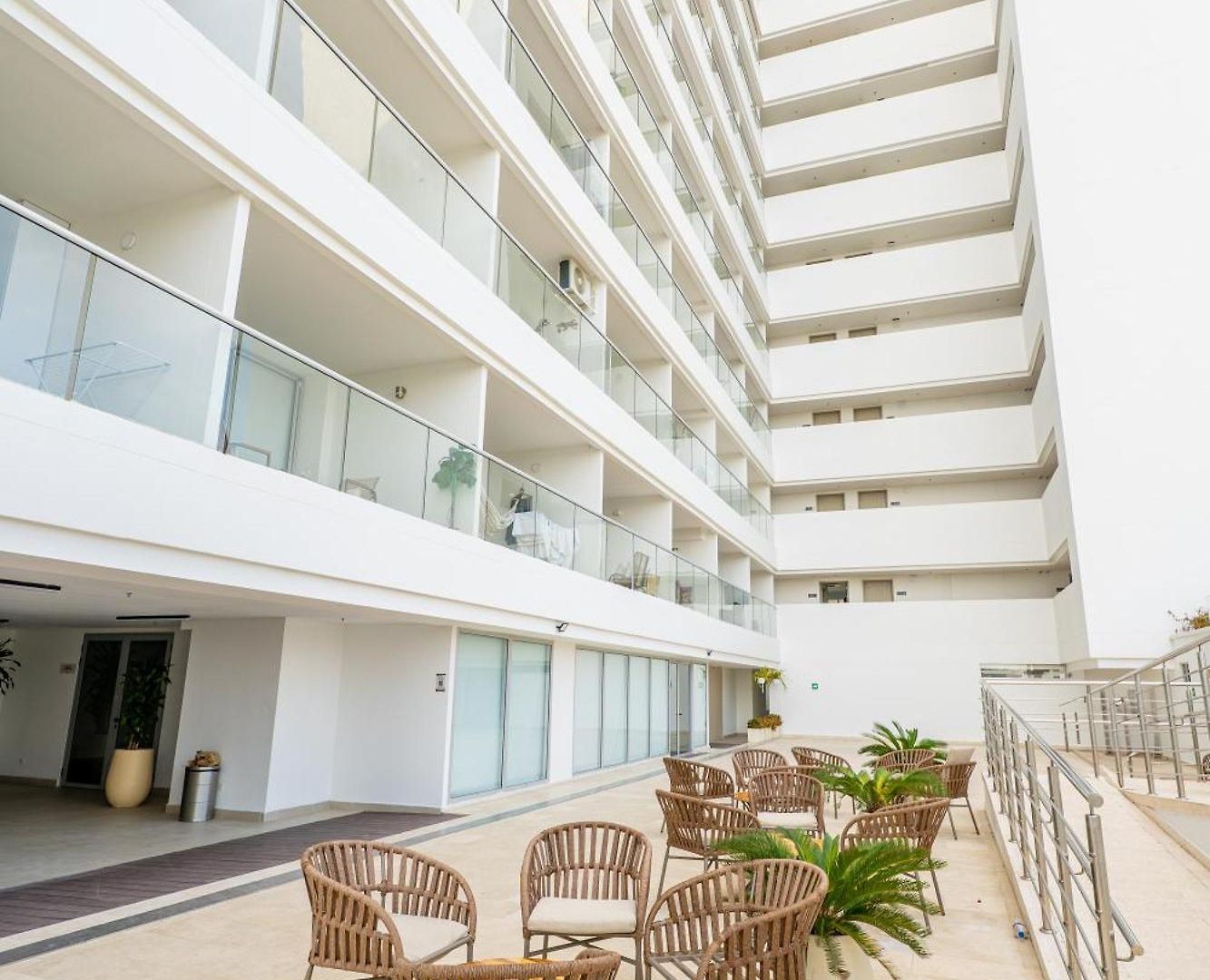 Con Vista Al Mar Cerca Del Aeropuerto Apartamento